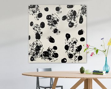 Oeuvre d'art abstraite avec des formes et des textures organiques noires sur fond beige sur Imaginative