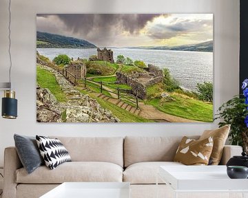 Urquhart kasteelruïnes aan het meer van Loch Ness in de Schotse Hooglanden.  Schotland deluxe! van Jakob Baranowski - Photography - Video - Photoshop