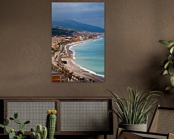 Gigantischer Blick auf den Küstenstreifen bei Sant'Alessio Siculo von Silva Wischeropp