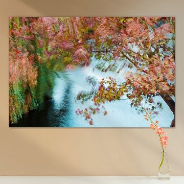 Artistieke herfstwind door de bomen