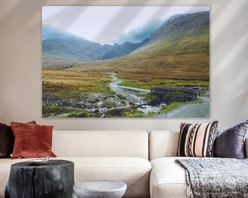 De Highlands, de Schotse Hooglanden, zijn beroemd om hun schilderachtige landschap. Eiland van Skye van Jakob Baranowski - Photography - Video - Photoshop