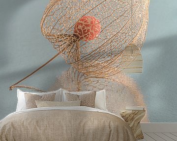 Pastelkleurig lampionnetje met reflectie op turquoise (blauwgroene) ondergrond van Marjolijn van den Berg