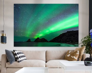 Noorderlicht boven het strand van Nykvag met een nachtelijke sterrenhemel van Sjoerd van der Wal Fotografie