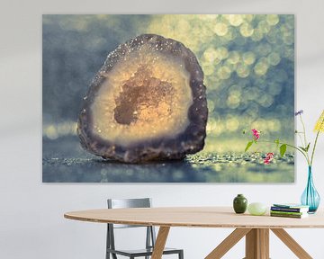 Stein mit Geode in warmen Vintage-Farben von Lisette Rijkers