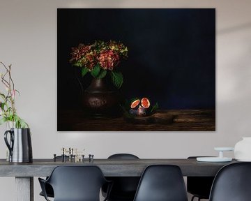 Nature morte d'automne avec hortensias et figues. sur Saskia Dingemans Awarded Photographer