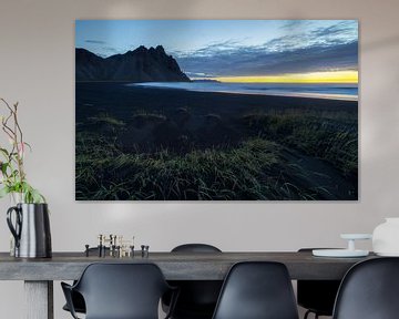 Vestrahorn Mountain - Stokksnes (IJsland) van Marcel Kerdijk