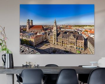 Onze-Lieve-Vrouwekerk en het nieuwe stadhuis op de Marienplatz in München