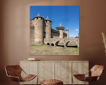 Brug van kasteel Comtal in de oude stad Carcassonne in Frankrijk