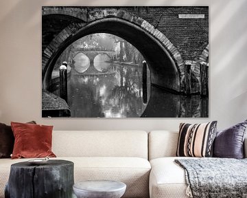 Zicht op de Hamburgerbrug en Weesbrug in Utrecht (zwartwit)