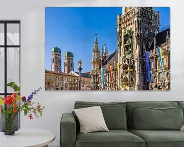 Onze-Lieve-Vrouwekerk en het nieuwe stadhuis op de Marienplatz in München