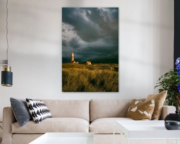Texeler Leuchtturm in den Dünen an einem stürmischen Herbstmorgen von Sjoerd van der Wal Fotografie