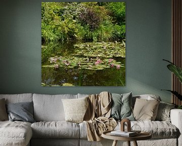 Stilisierte Seerosen im Teich von Monet in Giverny Frankreich von Leoniek van der Vliet