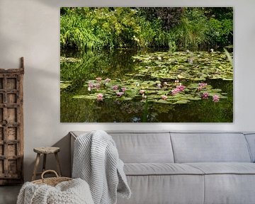 Vijver met waterlelies in de tuin van Monet in Giverney van Leoniek van der Vliet