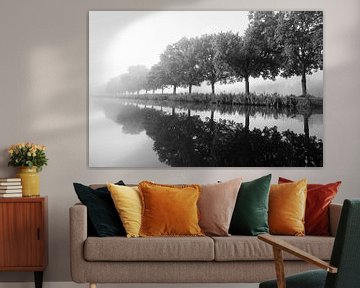 Langs het kanaal met mist in zwart-wit van Sjoerd van der Wal Fotografie