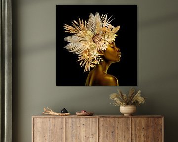 Florales Porträt Schwarz & Gold auf schwarzem Hintergrund - Square-03 von Nancy Bastiaansen