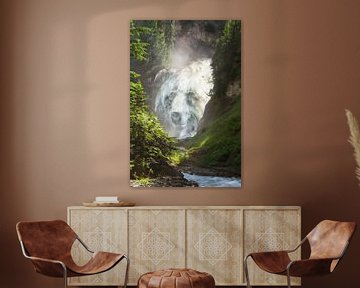 Surrealistisch dierenlandschap Bear Creek Waterfall van Martijn Schrijver