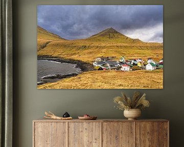 Vue sur le village de Gjógv sur l'île féroïenne d'Eysturoy sur Rico Ködder