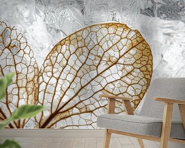 De structuur van een hortensiabloem op een winters bedje van Marjolijn van den Berg