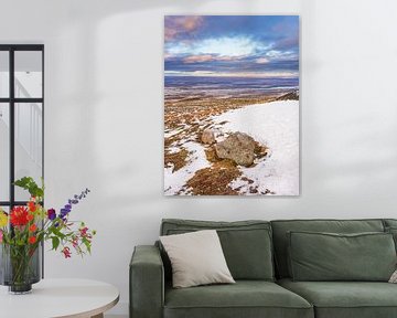 Vue sur le lac Lagarfljót à l'est depuis la montagne enneigée sur Rico Ködder