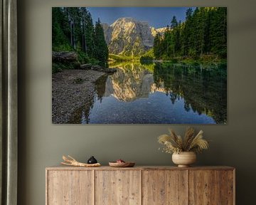 Lago di Braies / Pragser Wildsee dans les Dolomites sur Leon Okkenburg