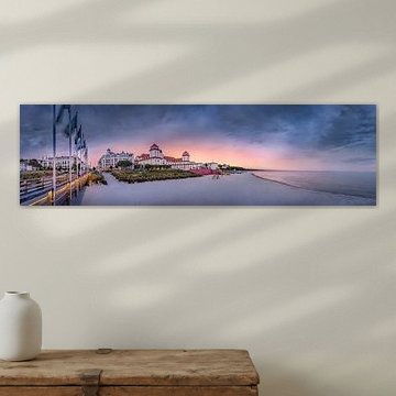 Binz op Rügen met strand en pier bij zonsondergang