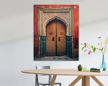 Prächtiges Tor mit hohen Türen in Marrakesch von Studio Allee