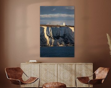 Vuurtoren op de witte kliffen van Dover, Engeland van Imladris Images