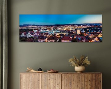 Vue panoramique de l'horizon de Stuttgart la nuit sur Werner Dieterich