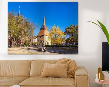 Uitzicht op de Steintor in de Hanzestad Rostock in de herfst van Rico Ködder