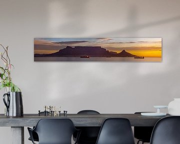 De iconsiche Tafelberg bij zonsondergang, panorama van Beeldpracht by Maaike