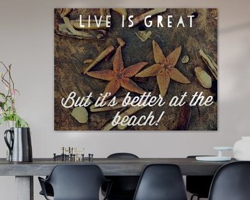 Life is Great, But it's better at the beach sur Toekie -Art