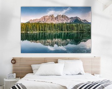 Lac de montagne avec un beau reflet dans les Dolomites sur Voss Fine Art Fotografie