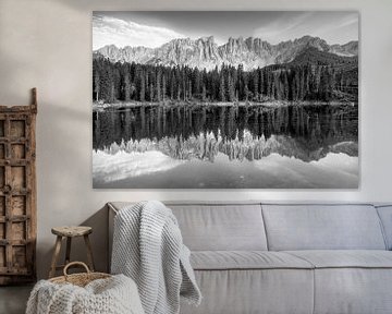 Prachtig bergmeer in de Dolomieten in zwart-wit van Manfred Voss, Zwart-Wit Fotografie