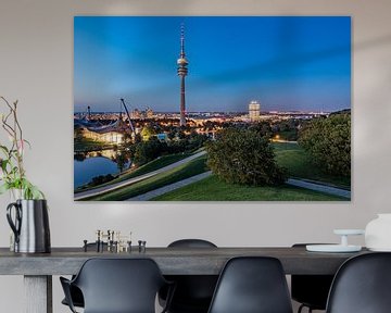 Le parc olympique et les quatre cylindres BMW à Munich la nuit sur Werner Dieterich