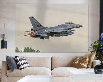 Take-off met naverbrander Nederlandse F-16 (J-006). van Jaap van den Berg