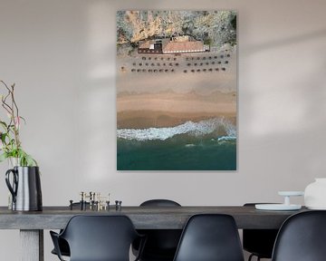 Restaurant & Parasols op Praia do Burgau in de Portugese Algarve van David Gorlitz