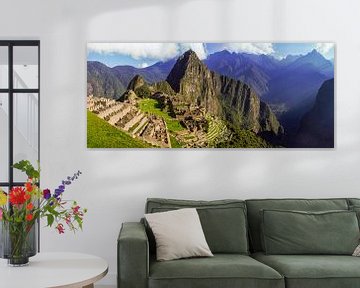 panoramisch uitzicht op Machu Picchu, Peru van Rietje Bulthuis