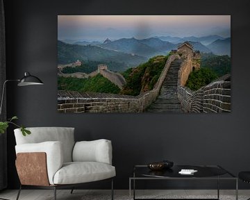 De Grote Muur bij Jinshanling in China van Roland Brack