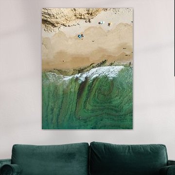 Muster im Wasser am Praia das Cabanas Velhas in der portugiesischen Algarve-Region