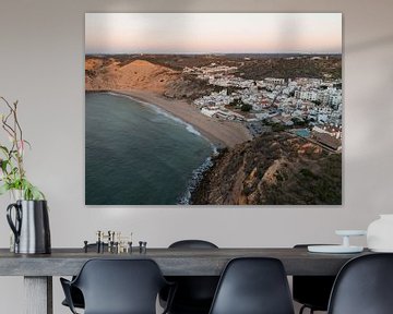 Praia do Burgau in de Algarve bij zonsopgang - Portugal van David Gorlitz