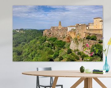 Blik op het mooie Pitigliano, Toscane, Italië van Adelheid Smitt