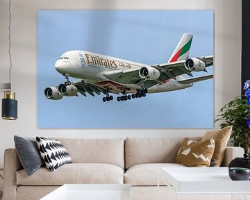 Der Airbus A380 von Emirates landet auf dem Flughafen Schiphol. von Jaap van den Berg