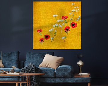 Chinees Aziatisch klaproos bloemen sfeer op gouden achtergrond van J.a Dijkstra