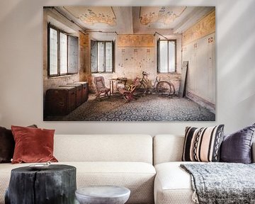 Sachen im verlassenen Raum. von Roman Robroek – Fotos verlassener Gebäude