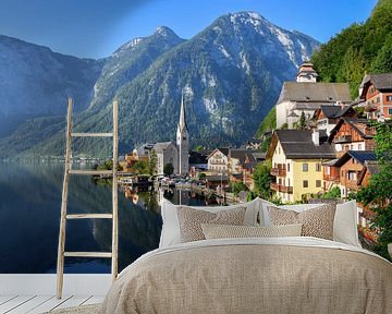 Dorp Hallstatt met kerk aan het meer in Oostenrijk van iPics Photography