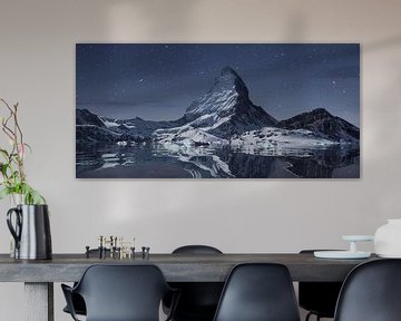 Panoramaansicht Matterhorn vor Sternenhimmel von Besa Art