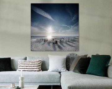 Witte strandstoelen op het strand op het eiland Rügen van Voss Fine Art Fotografie