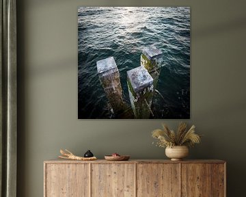 Poteaux de Duckdalben sur la mer Baltique sur Voss Fine Art Fotografie