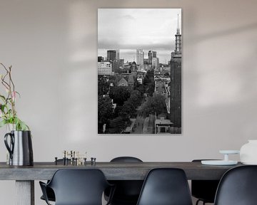 Een straat in Rotterdam in zwart-wit van Gerard de Zwaan