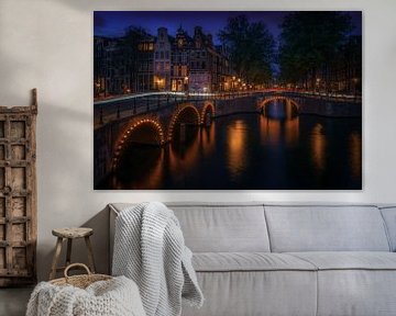 Die beliebten Brücken an der Keizersgracht zur blauen Stunde - 01 von ahafineartimages